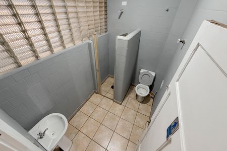 Casa para alugar com 380m², 5 quartos e 5 vagasBanheiro Corredor