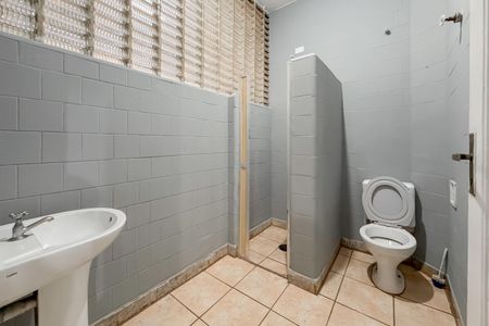 Casa para alugar com 380m², 5 quartos e 5 vagasBanheiro Corredor