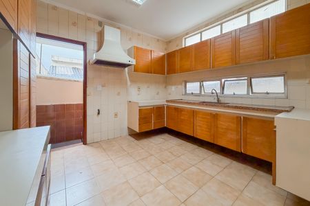 Casa para alugar com 380m², 5 quartos e 5 vagasCozinha