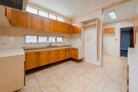 Casa para alugar com 380m², 5 quartos e 5 vagasCozinha