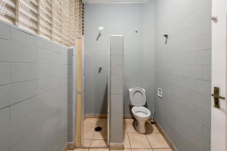 Casa para alugar com 380m², 5 quartos e 5 vagasBanheiro Corredor