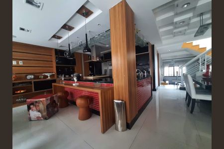 Casa de condomínio à venda com 310m², 3 quartos e 2 vagasCozinha