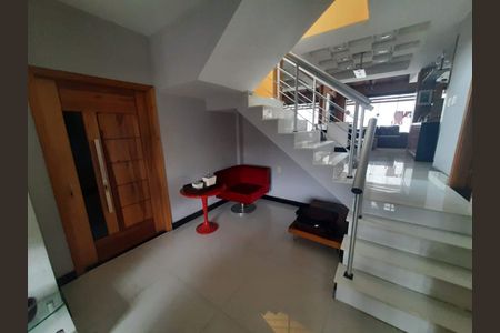 Casa de condomínio à venda com 310m², 3 quartos e 2 vagasSala