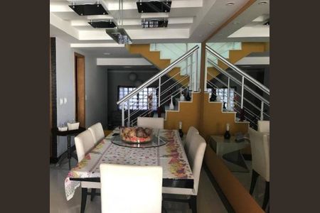 Casa de condomínio à venda com 310m², 3 quartos e 2 vagasSala