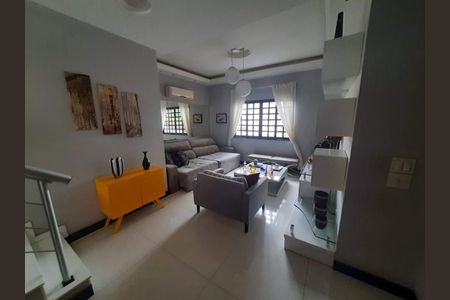 Casa de condomínio à venda com 310m², 3 quartos e 2 vagasSala