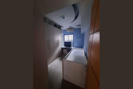 Casa de condomínio à venda com 310m², 3 quartos e 2 vagasQuarto