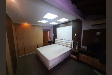 Casa de condomínio à venda com 310m², 3 quartos e 2 vagasQuarto