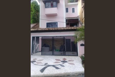 Casa de condomínio à venda com 310m², 3 quartos e 2 vagasFachada