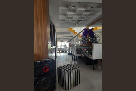 Sala de casa de condomínio à venda com 3 quartos, 310m² em Taquara, Rio de Janeiro