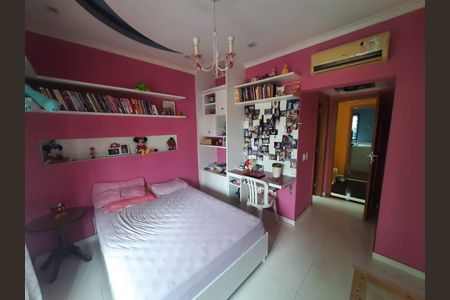 Casa de condomínio à venda com 310m², 3 quartos e 2 vagasQuarto