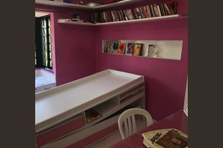 Casa de condomínio à venda com 310m², 3 quartos e 2 vagasQuarto