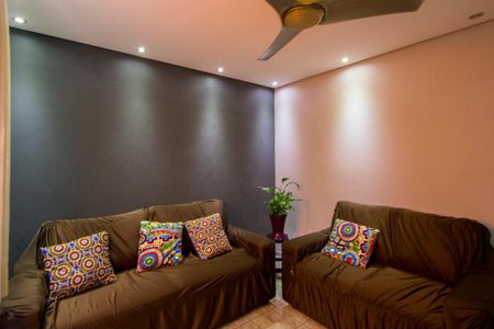 Casa à venda com 124m², 3 quartos e 2 vagasSala de TV