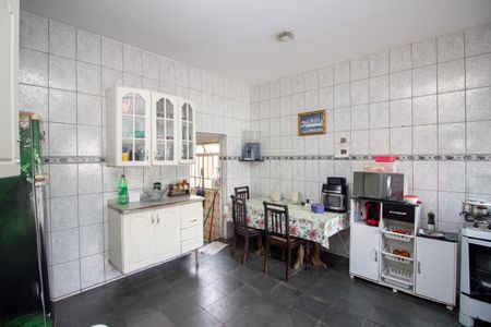 Casa à venda com 117m², 4 quartos e 4 vagasCozinha e Área de Serviço