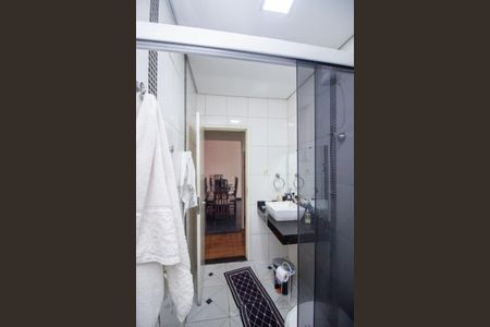 Casa à venda com 117m², 4 quartos e 4 vagasBanheiro Social