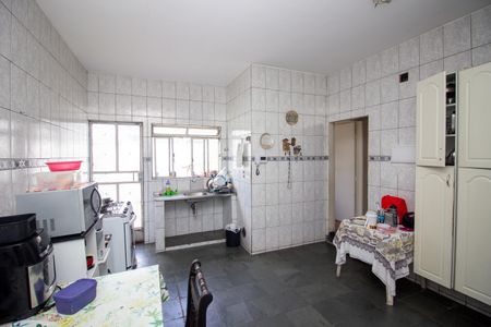 Casa à venda com 117m², 4 quartos e 4 vagasCozinha e Área de Serviço