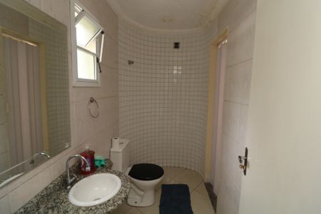 Casa à venda com 70m², 1 quarto e 2 vagasLavabo