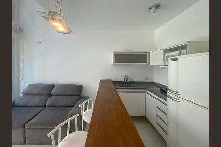 Cozinha de apartamento para alugar com 1 quarto, 50m² em Indianópolis, São Paulo