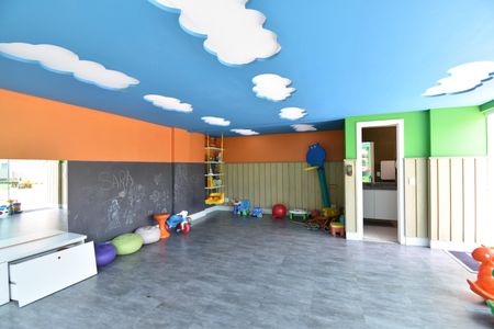 Apartamento para alugar com 200m², 3 quartos e 2 vagasÁrea comum - Playground