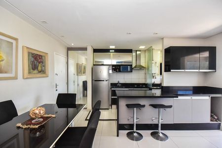 Apartamento à venda com 67m², 2 quartos e 1 vagaSala