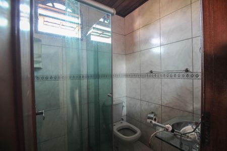 Banheiro da Suíte de casa para alugar com 2 quartos, 58m² em Vila Abolicao, Nova Iguaçu