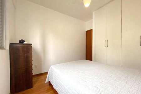 Apartamento à venda com 105m², 3 quartos e 2 vagasQuarto 2