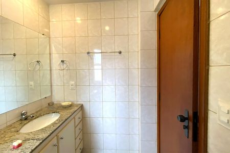 Apartamento à venda com 105m², 3 quartos e 2 vagasBanheiro da Suíte 1