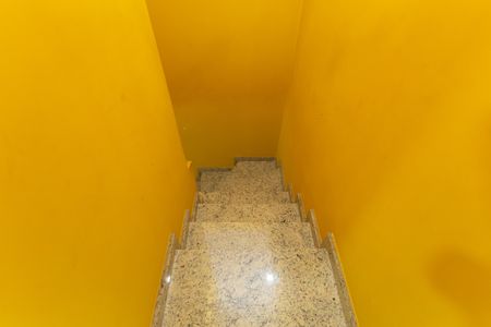 Casa para alugar com 190m², 4 quartos e 2 vagasEscada 