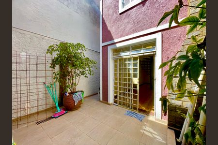 Casa para alugar com 85m², 3 quartos e sem vagaQuintal