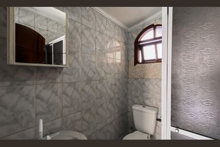 Casa para alugar com 55m², 2 quartos e 1 vaga Casa para alugar com 55m², 2 quartos e 1 vagaBanheiro