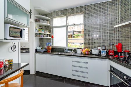 Apartamento à venda com 125m², 3 quartos e 2 vagasCozinha