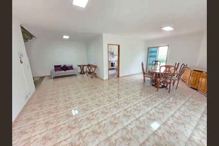 Casa à venda com 4 quartos, 230m² em Rolinópolis, São Paulo