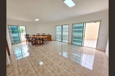 Casa à venda com 4 quartos, 230m² em Rolinópolis, São Paulo