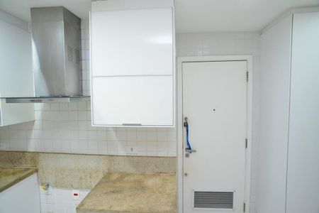 Apartamento à venda com 173m², 4 quartos e 3 vagas Apartamento à venda com 173m², 4 quartos e 3 vagasCozinha