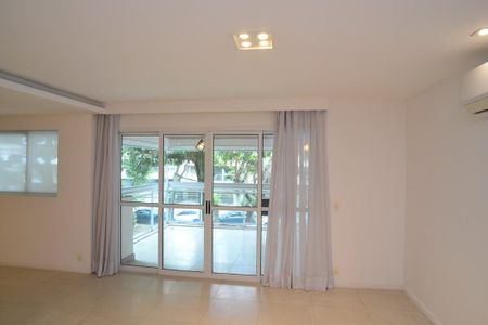 Apartamento à venda com 173m², 4 quartos e 3 vagas Apartamento à venda com 173m², 4 quartos e 3 vagasSala