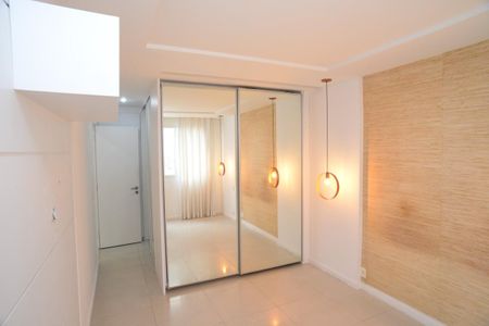 Apartamento à venda com 173m², 4 quartos e 3 vagas Apartamento à venda com 173m², 4 quartos e 3 vagasSuíte 2