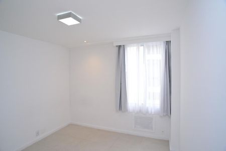 Apartamento à venda com 173m², 4 quartos e 3 vagas Apartamento à venda com 173m², 4 quartos e 3 vagasQuarto