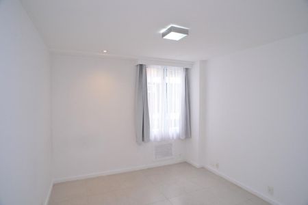 Apartamento à venda com 173m², 4 quartos e 3 vagas Apartamento à venda com 173m², 4 quartos e 3 vagasQuarto