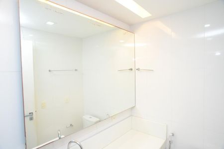 Apartamento à venda com 173m², 4 quartos e 3 vagas Apartamento à venda com 173m², 4 quartos e 3 vagasBanheiro Social