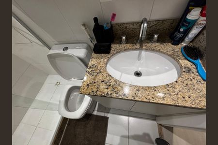 Casa de condomínio à venda com 130m², 4 quartos e 2 vagasBanheiro da Suíte