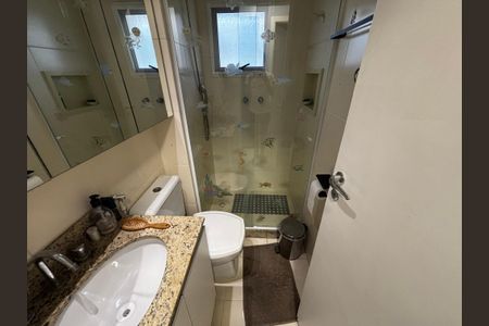 Casa de condomínio à venda com 130m², 4 quartos e 2 vagasBanheiro - 2 piso