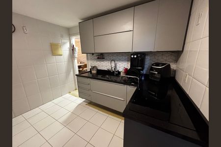 Casa de condomínio à venda com 130m², 4 quartos e 2 vagasCozinha