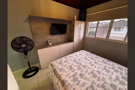 Casa de condomínio à venda com 130m², 4 quartos e 2 vagasSuíte