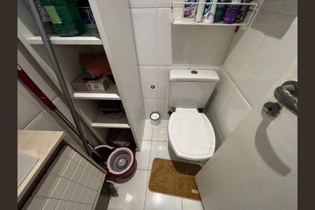 Casa de condomínio à venda com 130m², 4 quartos e 2 vagasBanheiro de serviço
