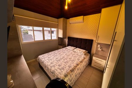 Casa de condomínio à venda com 130m², 4 quartos e 2 vagasSuíte