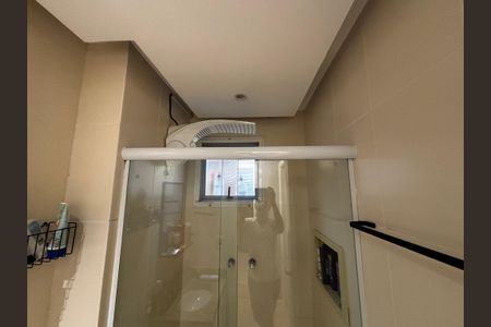 Casa de condomínio à venda com 130m², 4 quartos e 2 vagasBanheiro - 1 piso