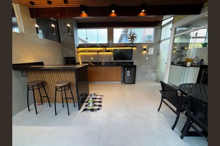 Casa de condomínio à venda com 130m², 4 quartos e 2 vagasChurrasqueira