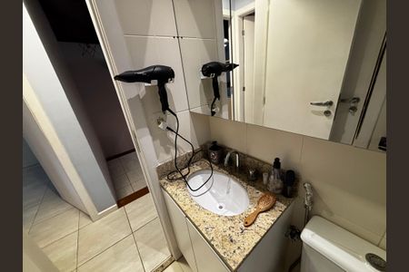 Casa de condomínio à venda com 130m², 4 quartos e 2 vagasBanheiro - 2 piso