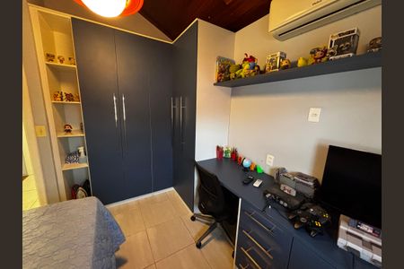 Casa de condomínio à venda com 130m², 4 quartos e 2 vagasQuarto 3