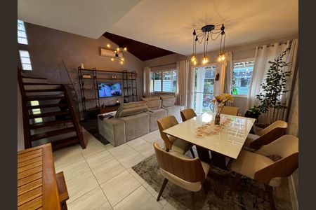 Sala de casa de condomínio à venda com 4 quartos, 130m² em Recreio dos Bandeirantes, Rio de Janeiro