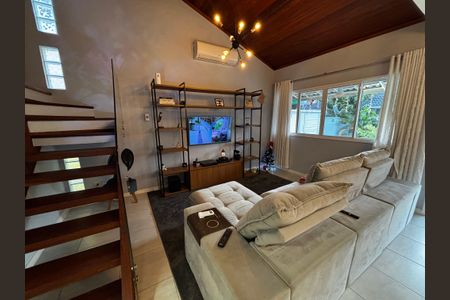 Sala de casa de condomínio à venda com 4 quartos, 130m² em Recreio dos Bandeirantes, Rio de Janeiro